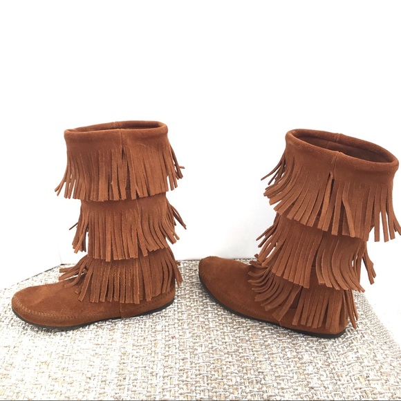 Minnetonka Brown Three Layer Fringe Moccasin Boot - Picture 4 of 9
